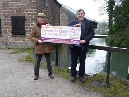 Cllr Purdy hands over a cheque for &pound;1000 to the FCC Chairman, Pat Morriss